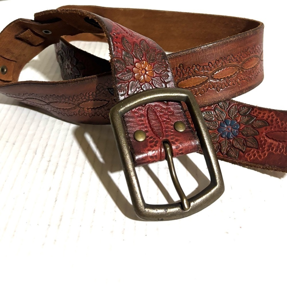Vintage unisex Floral unisex Embossed Leather Belt size L